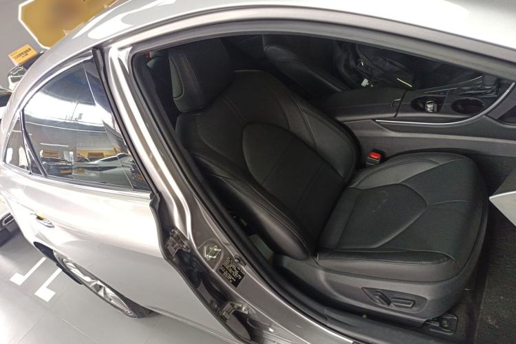 Used Toyota Avalon 2019 Dual-Engine 2.5L Luxury Edition China VI Standard
