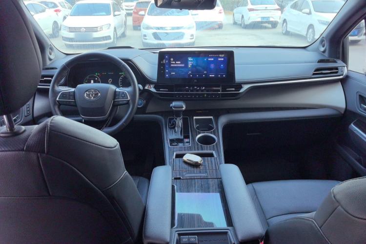 Used Toyota Granvia 2023 2.5L Hybrid Flagship VIP Edition
