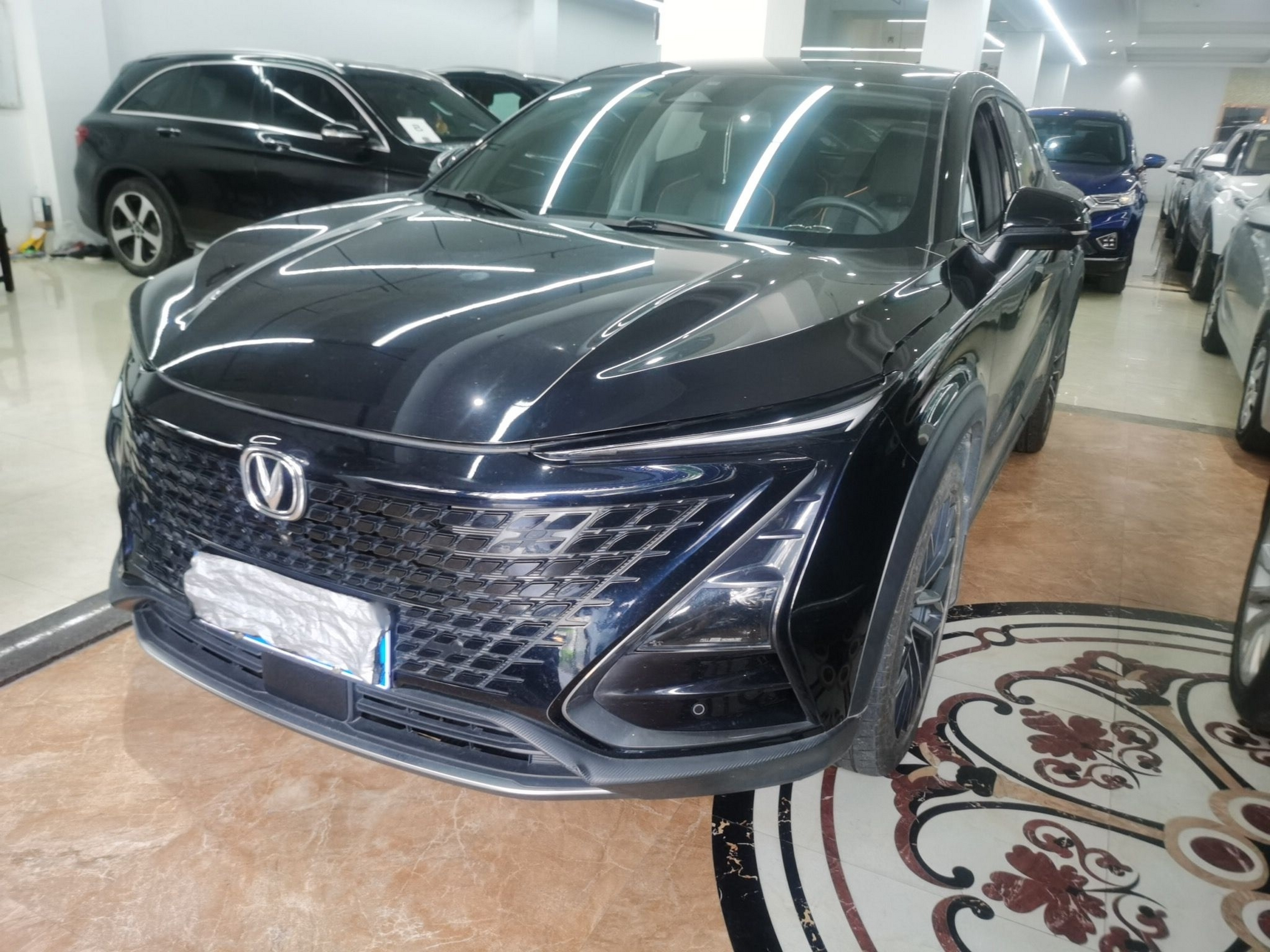 Под передней частью автомобиля