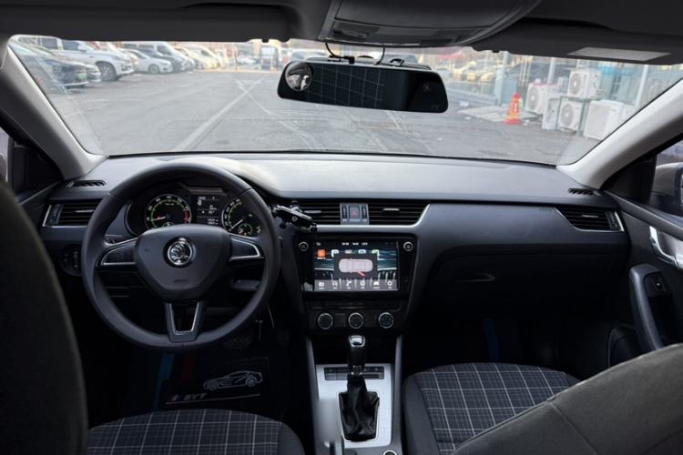 Used Skoda Octavia 2018 1.6L Automatic Comfort Edition
