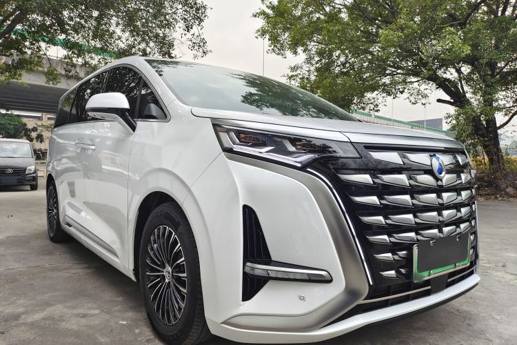 Used Denza D9 2024 DM-i 1050 Luxury Model