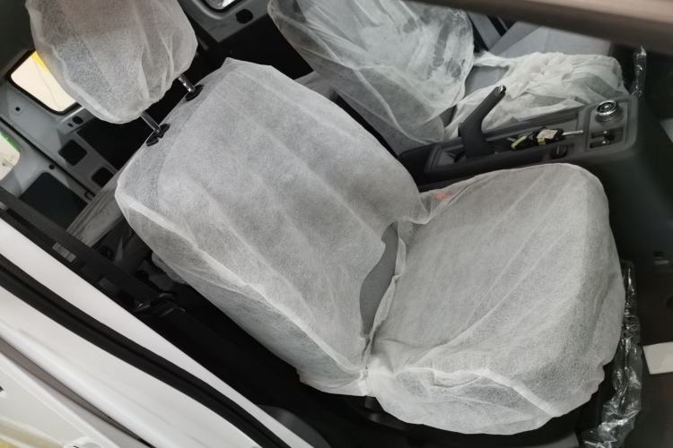 Used Wuling Yangguang 2024 300KM Comfort Version Passenger Van 75kW
