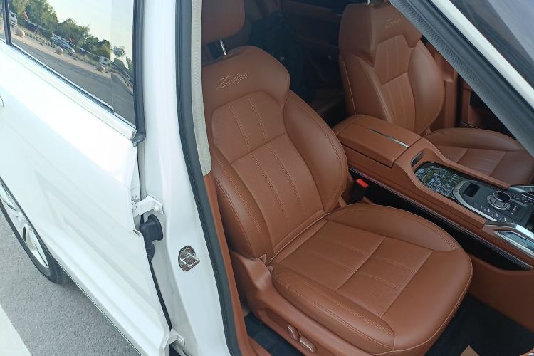 Used Zotye T700 2017 1.8T Dual-Clutch Luxury Model
