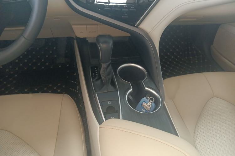 Used Toyota Camry 2021 2.0G Luxury Edition
