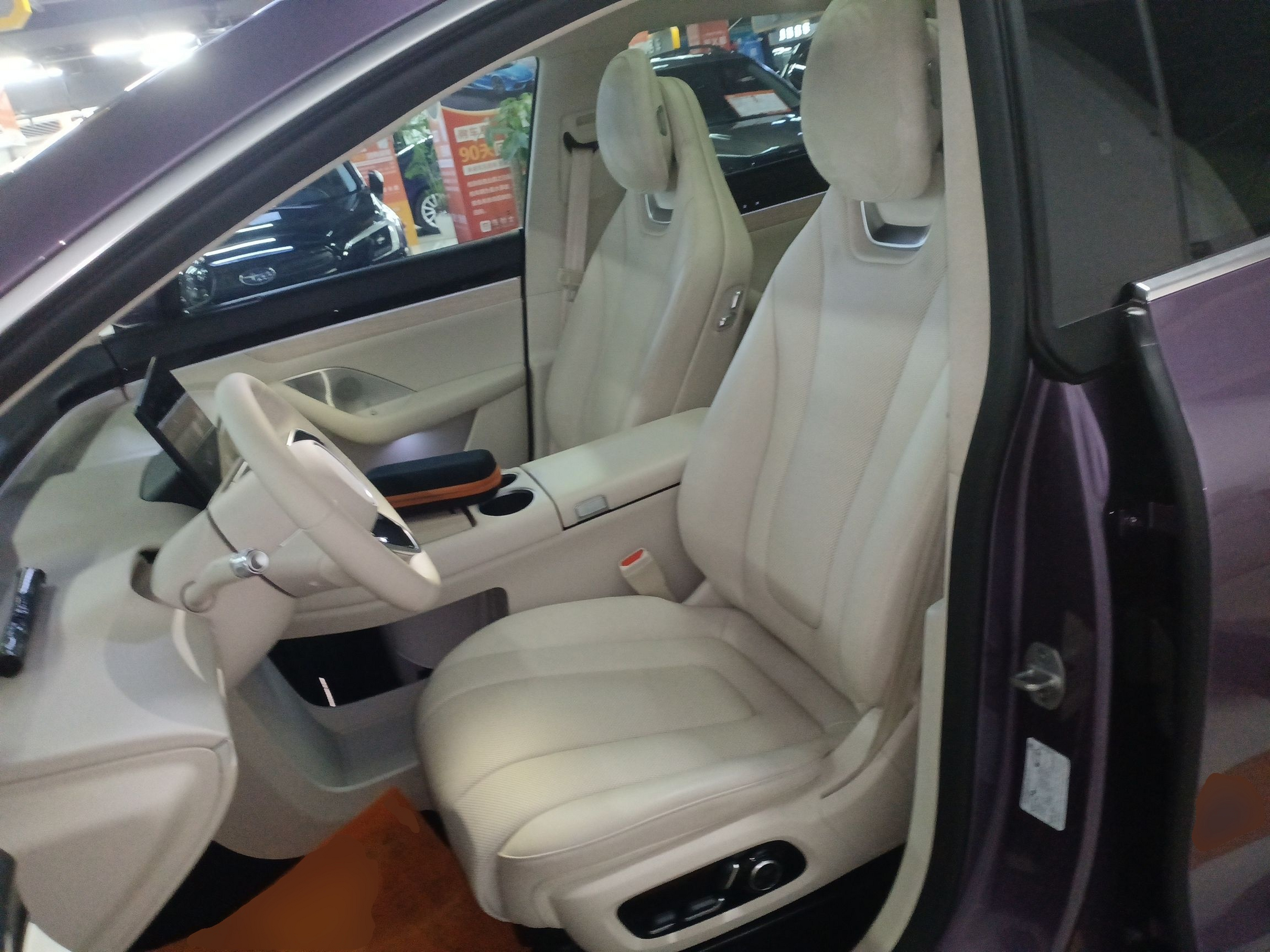 Переднее сиденье в автомобиле