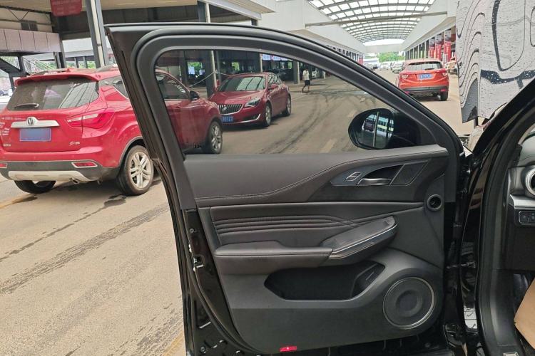 Used Wey VV5 2021 1.5T Two-Wheel Drive Color Pioneer
