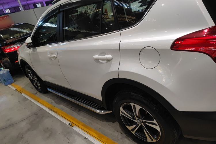 Used Toyota RAV4 2015 2.0L CVT Two-Wheel Drive Fashion Edition