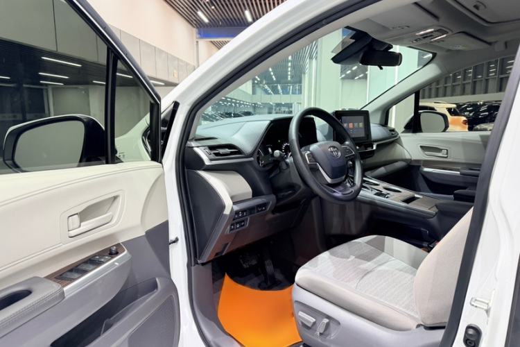 Used Toyota Sienna 2021 2.5L Hybrid Comfort Edition