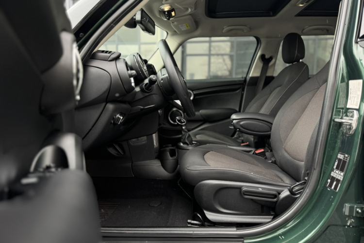 Used  MINI 2016 1.2T ONE Pioneer Edition Five-Door Version
