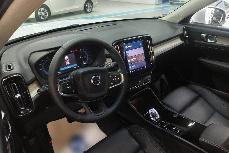 Used Volvo XC40 2023 B4 4x4 Smart Luxury Edition
