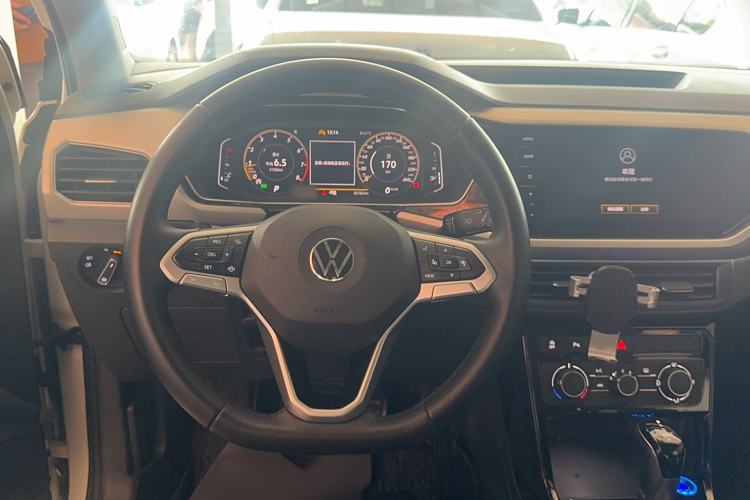 Used Volkswagen Tacqua 2021 280TSI DSG R-Line Smart Connectivity Version
