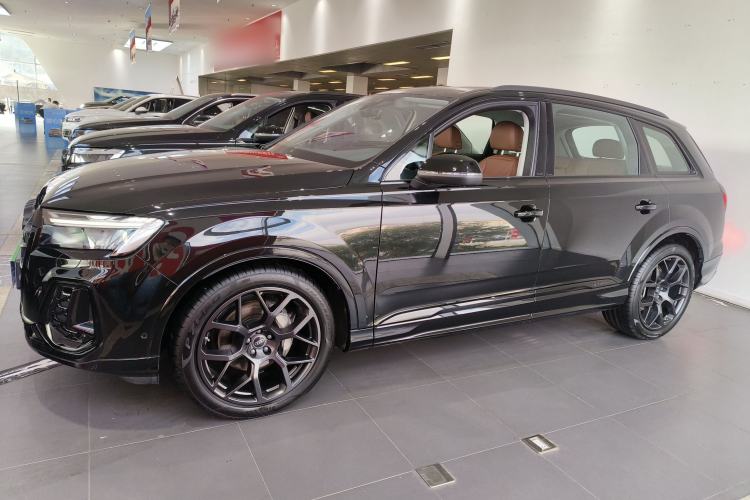 Used Audi Q7 2024 45 TFSI quattro S line Black Warrior Edition
