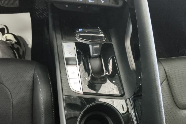 Used Hyundai Elantra 2023 1.5L CVT LUX Prestige Edition
