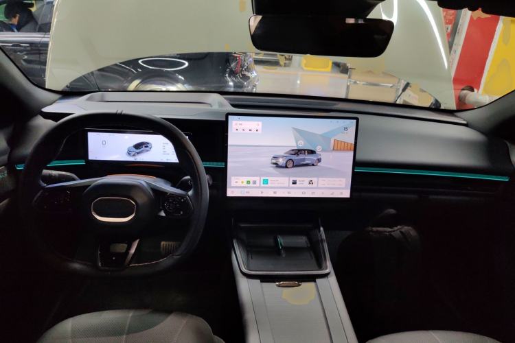 Used Lynk & Co 07 2024 EM-P 126 Long-Range Halo
