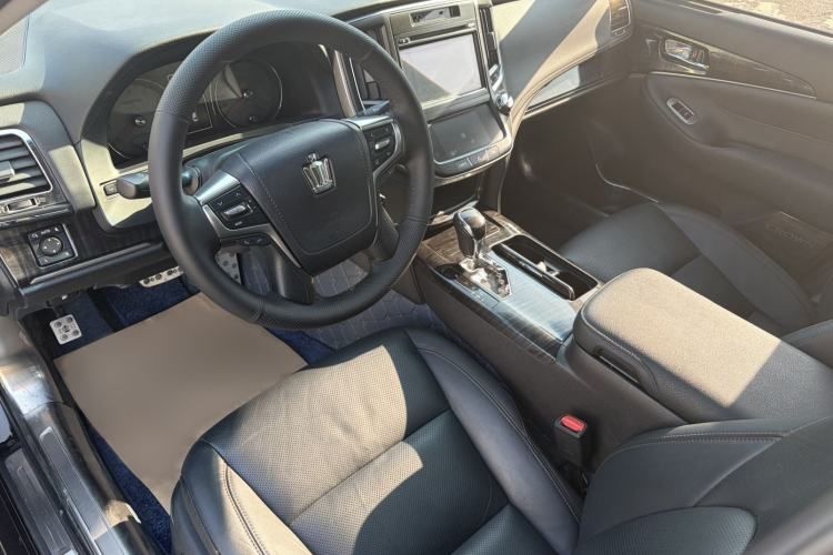 Used Toyota Crown 2015 2.0T Fashion Edition
