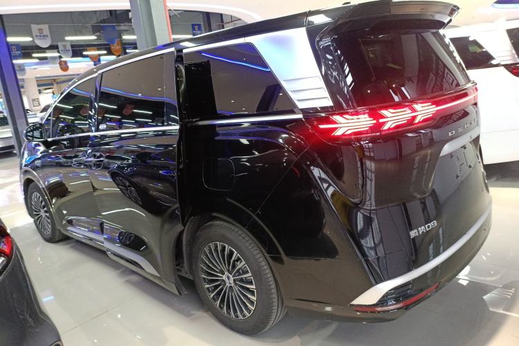 Used Denza D9 2024 DM-i 1050 Luxury Model
