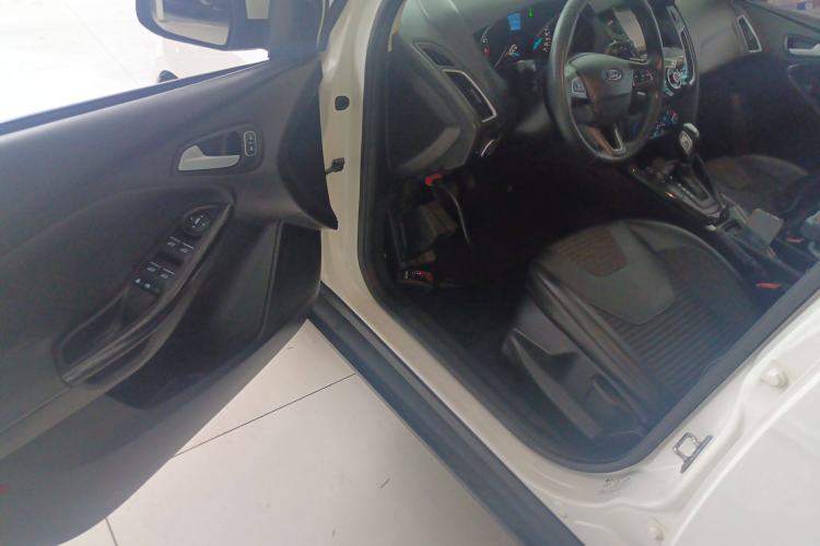 Used Ford Focus 2017 Hatchback EcoBoost 125 Automatic - Ultra-Powerful Style Edition with Smart Drive Features
