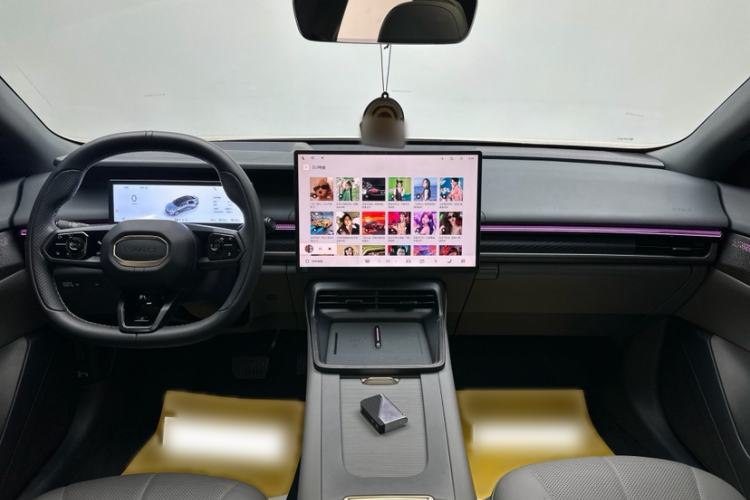 Used Lynk & Co 07 2024 EM-P 126 Long-Range Halo
