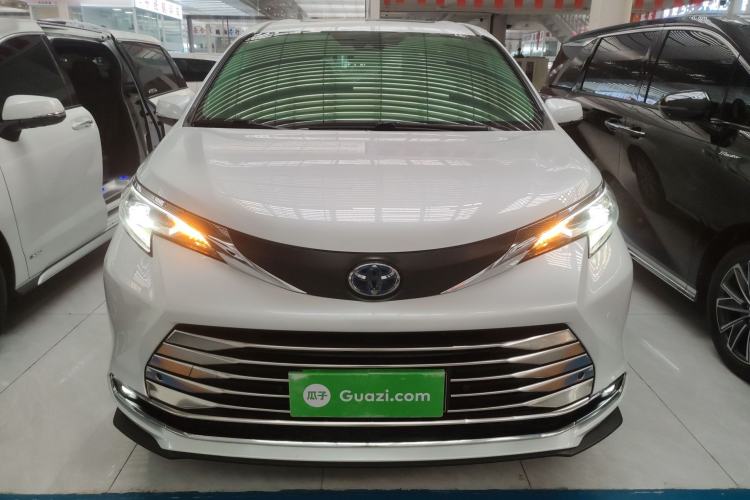 Used Toyota Sienna 2023 2.5L Hybrid Comfort Edition
