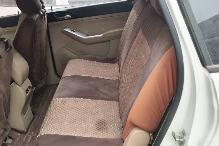 Used Baojun 730 2014 1.5L manual standard version 5 seats
