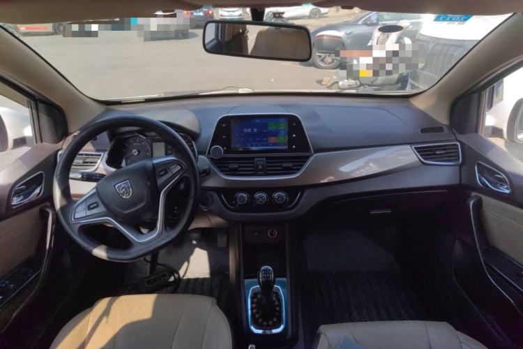 Used Baojun 310W 2017 1.5L Manual Fashion Model China V