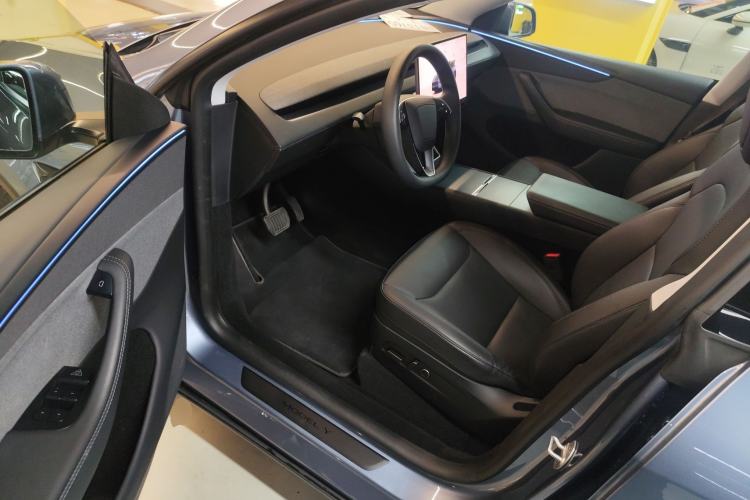 Used Tesla Model Y 2025 Rear-Wheel-Drive Version
