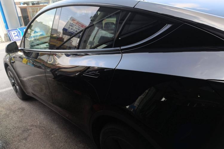 Used Tesla Model Y 2023 Long-Range All-Wheel-Drive Version
