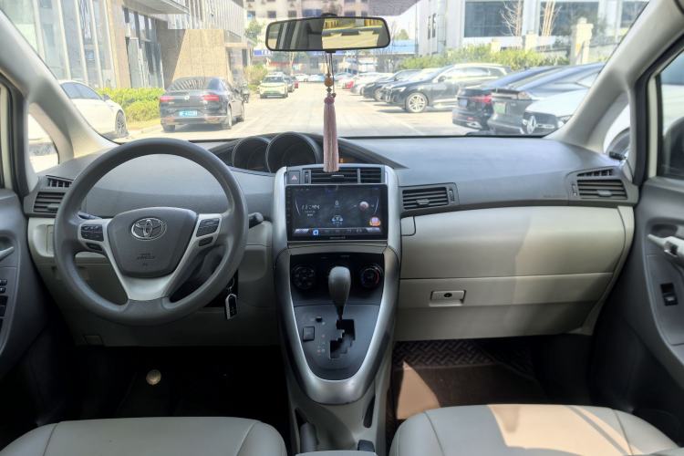 Used Toyota Verso 2015 180E CVT Crossover Edition