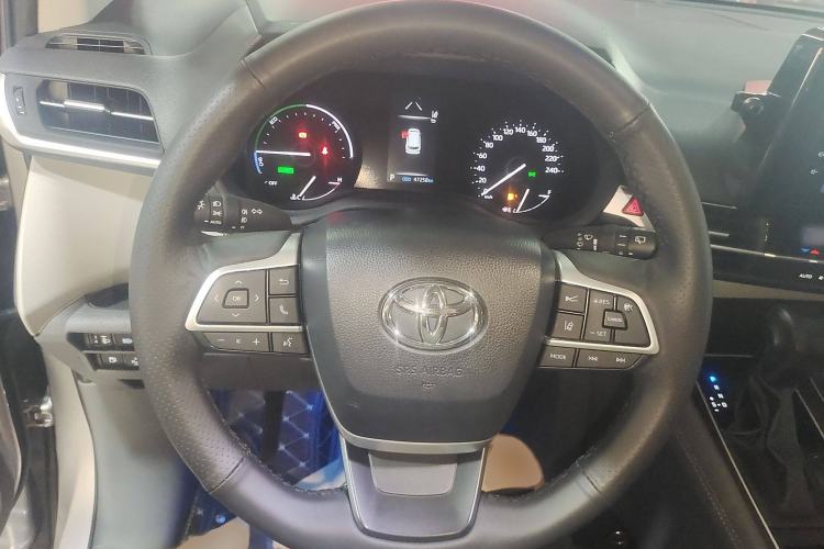 Used Toyota Sienna 2023 2.5L Hybrid Comfort Edition
