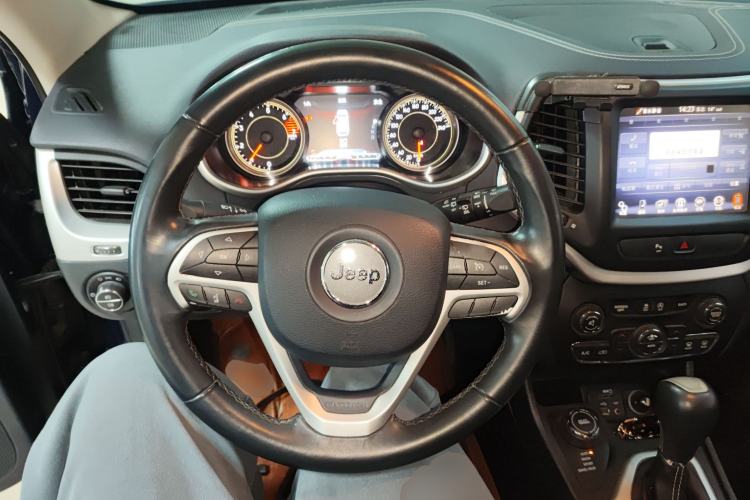 Used  Cherokee 2016 2.4L Professional Smart Version
