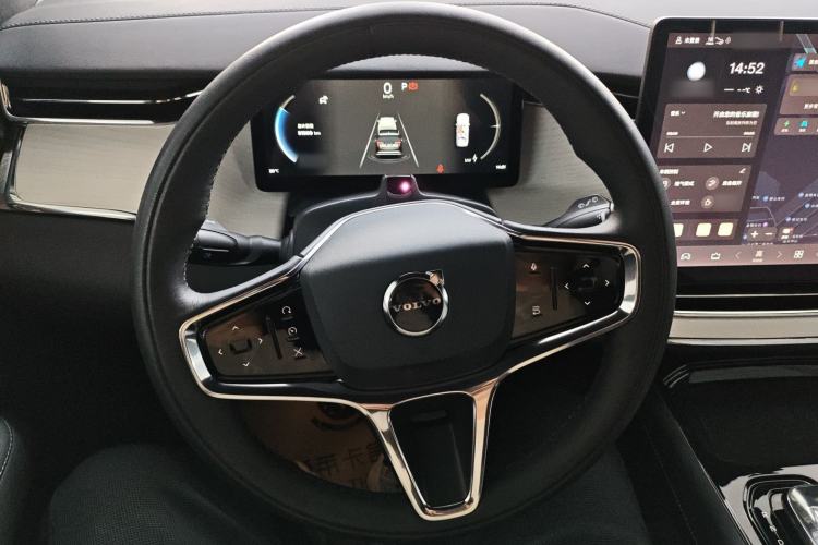 Used Volvo EM90 2025 Ultra Six-Seater