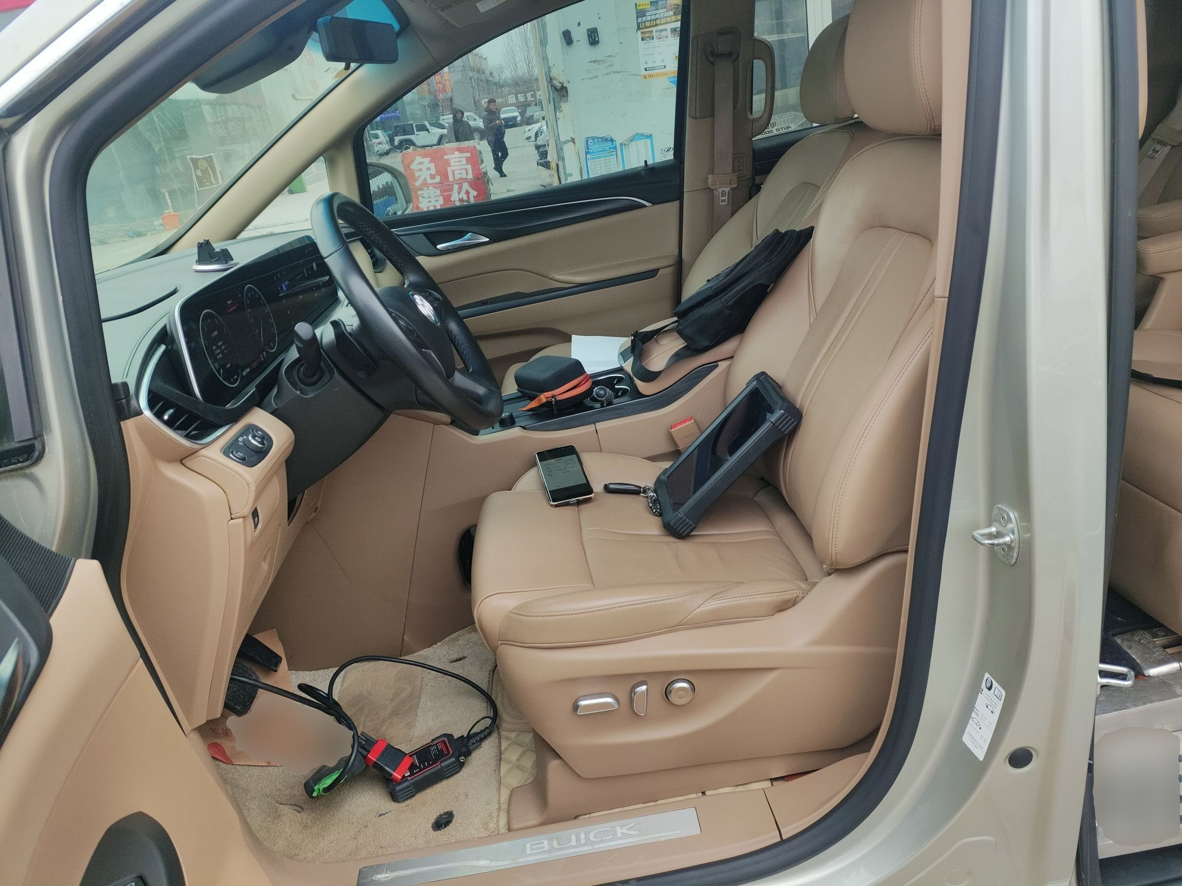 Переднее сиденье в автомобиле