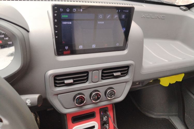 Used Wuling Yangguang 2024 300KM Comfort Version Passenger Van 75kW