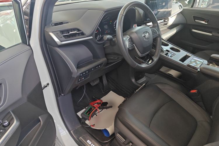 Used Toyota Sienna 2024 2.5L Hybrid Four-Wheel Drive Prestige Edition
