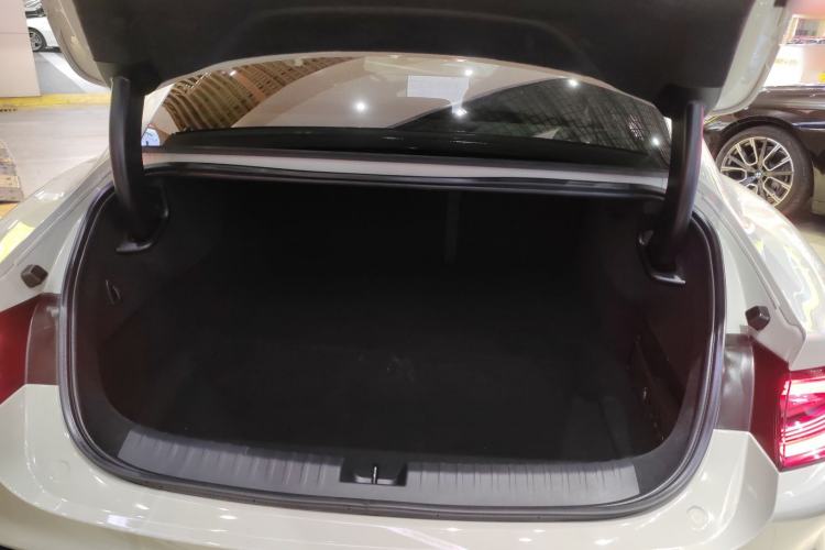 Used  SU7 2024 Rear-Drive Ultra-Long Range Advanced Pro-Level Intelligent Driving Version
