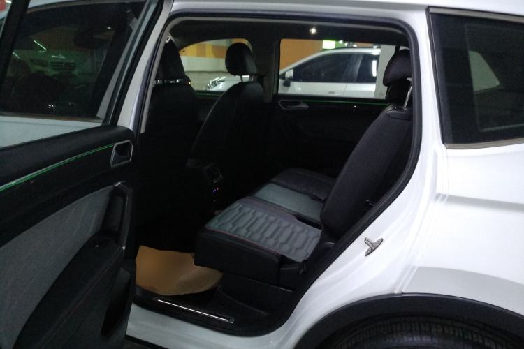 Used Volkswagen Tiguan L 2023 Facelift 380TSI Automatic All-Wheel Drive R-Line Flagship 7-Seater
