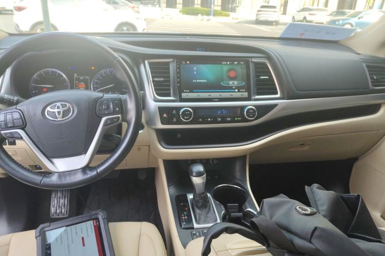 Used Toyota Highlander 2018 2.0T Four-Wheel Drive Luxury Edition 7 Seats China V Emission Standard
