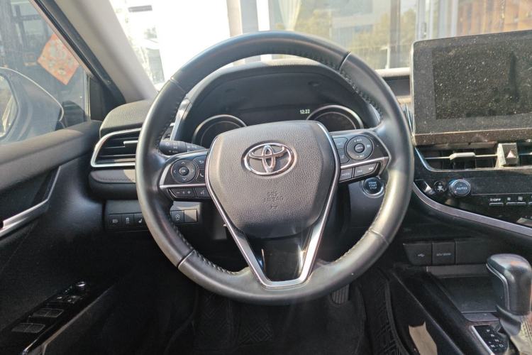 Used Toyota Camry 2023 2.0G Luxury Edition
