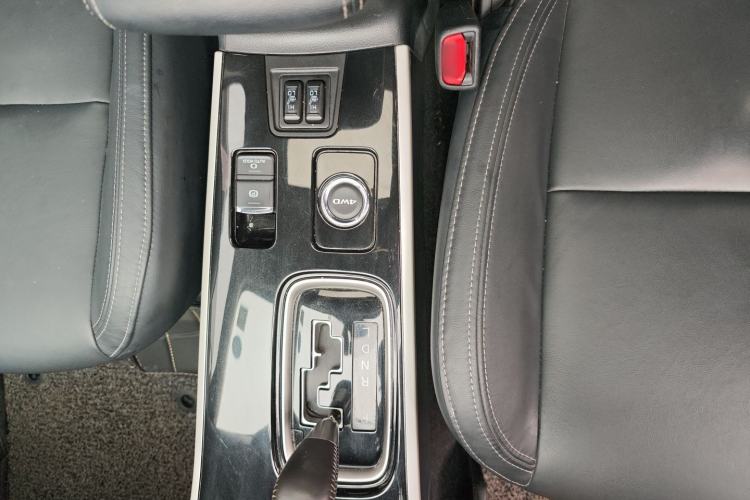 Used Mitsubishi Outlander 2019 2.4L 4x4 Zhi Xiang Edition 7 Seats China V Emission Standard