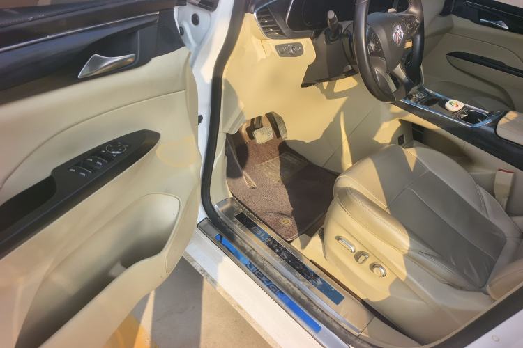 Used Buick GL8 2022 ES Landtrek 653T Luxury Edition