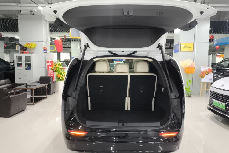 Used Li Auto MEGA 2024 Ultra Model
