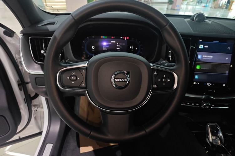 Used Volvo XC60 2023 B5 4x4 Smart Luxury Edition