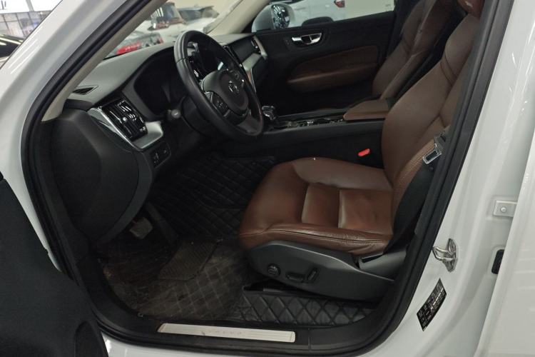 Used Volvo XC60 2019 T5 4x4 Zhiyuan Edition China VI Standard
