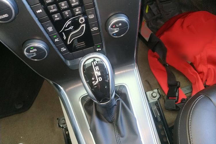 Used Volvo V40 2015 1.6T Zhiyi Edition