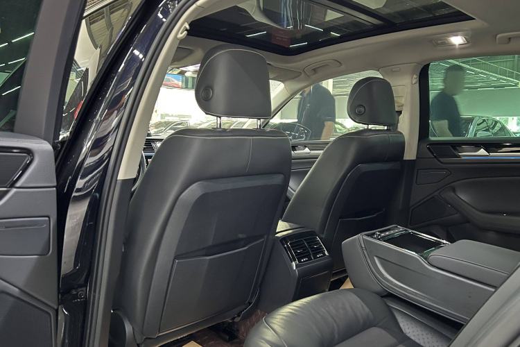 Used Volkswagen Phideon 2018 Revised Version 380TSI Two-Wheel Drive Business Edition
