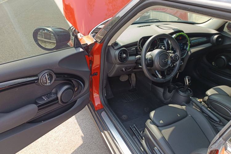 Used  MINI 2021 1.5T COOPER Classic Edition
