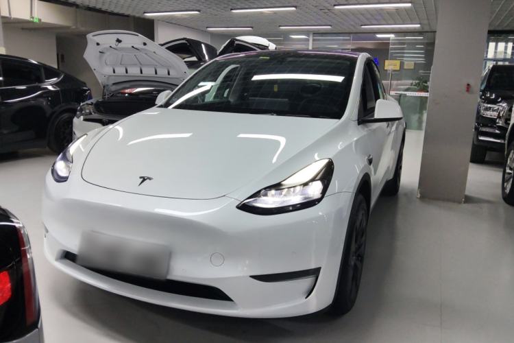 Used Tesla Model Y 2023 Long-Range All-Wheel-Drive Version
