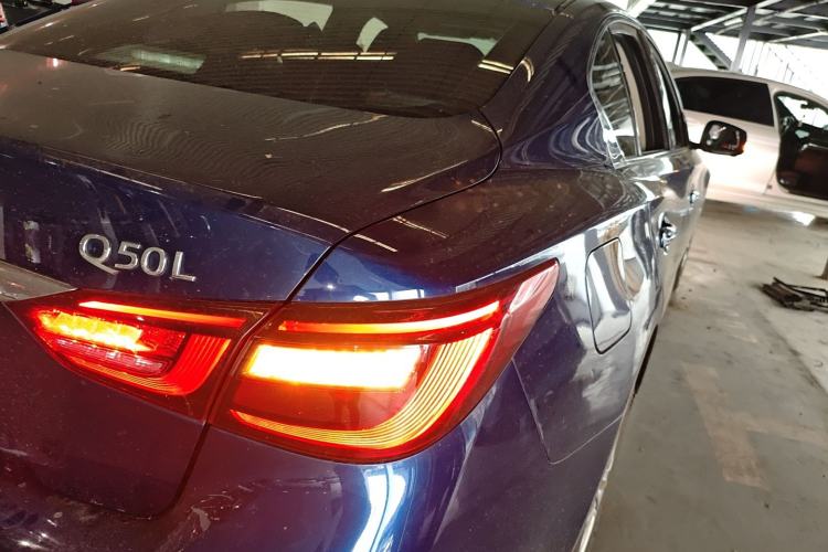 Used Infiniti Q50L 2018 2.0T Enjoyment Version China VI Standard
