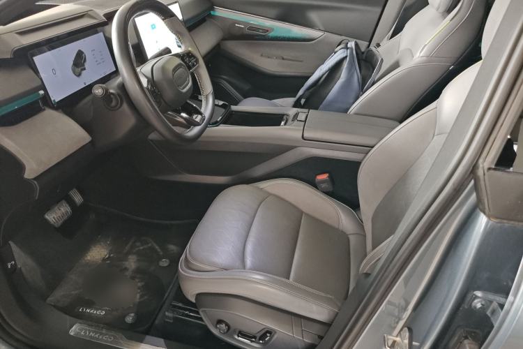 Used Lynk & Co 08 EM-P 2025 220 km All-Wheel-Drive Performance Halo
