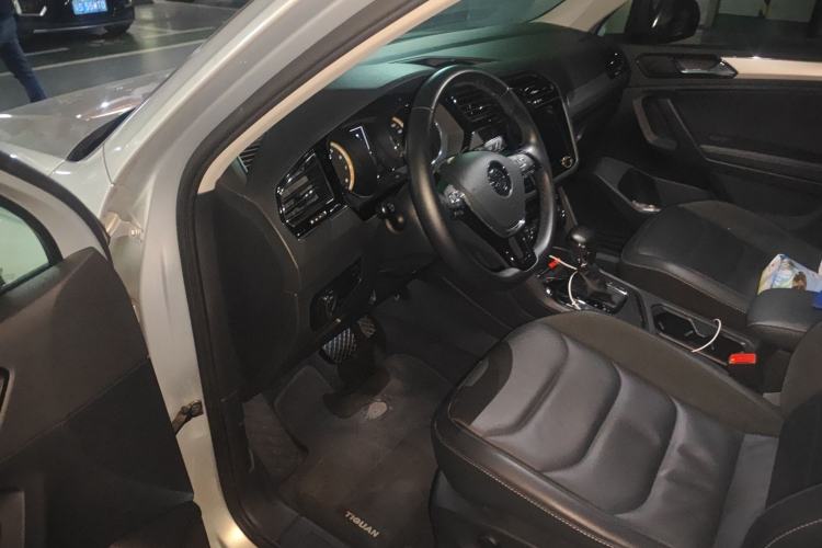 Used Volkswagen Tiguan L 2019 330TSI Automatic Two-Wheel Drive Smart Luxury Version China VI Standard
